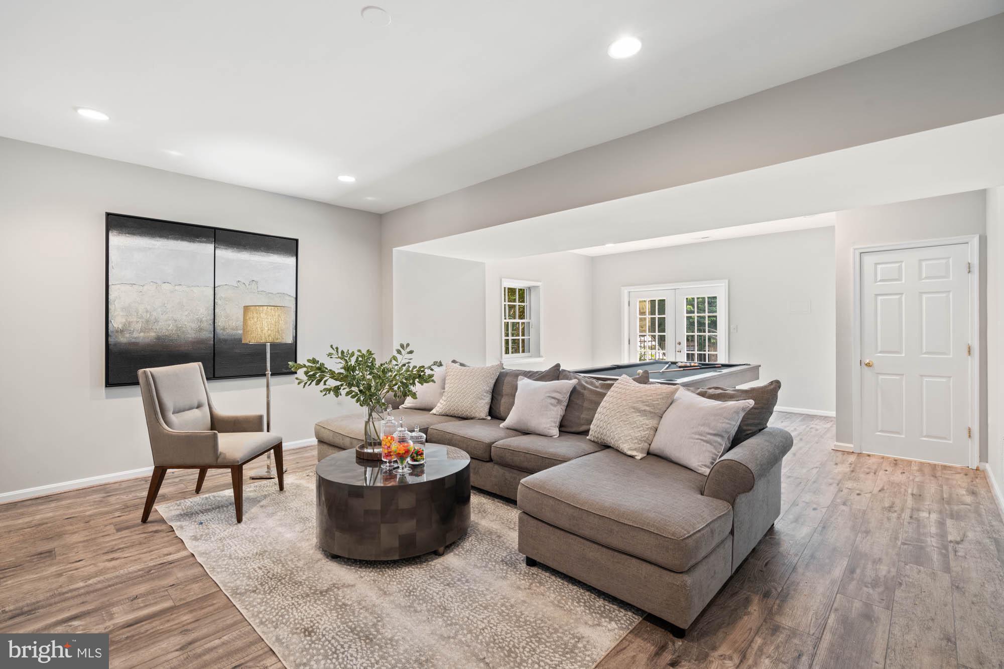 RIVER OAKS - Residential