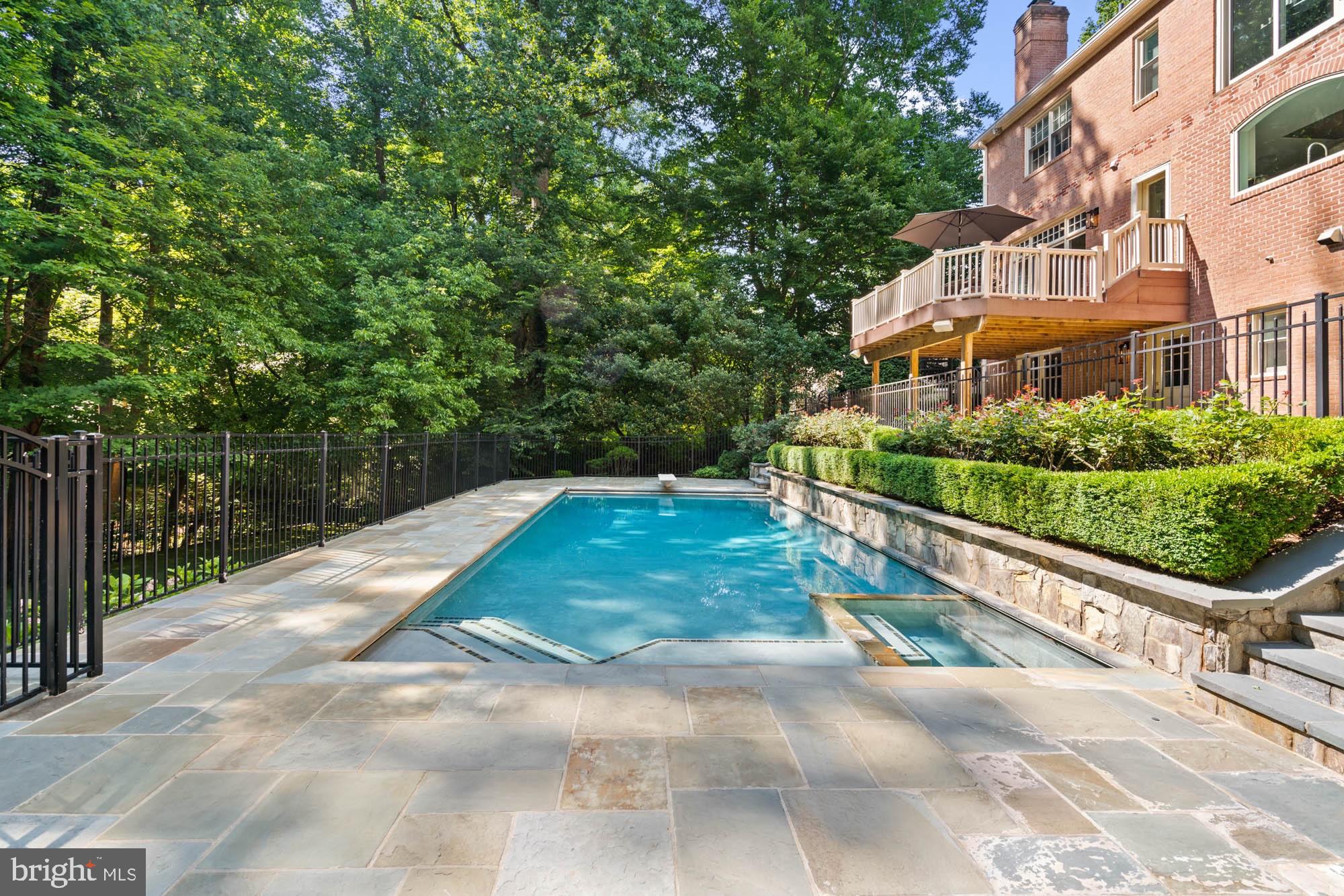 RIVER OAKS - Residential