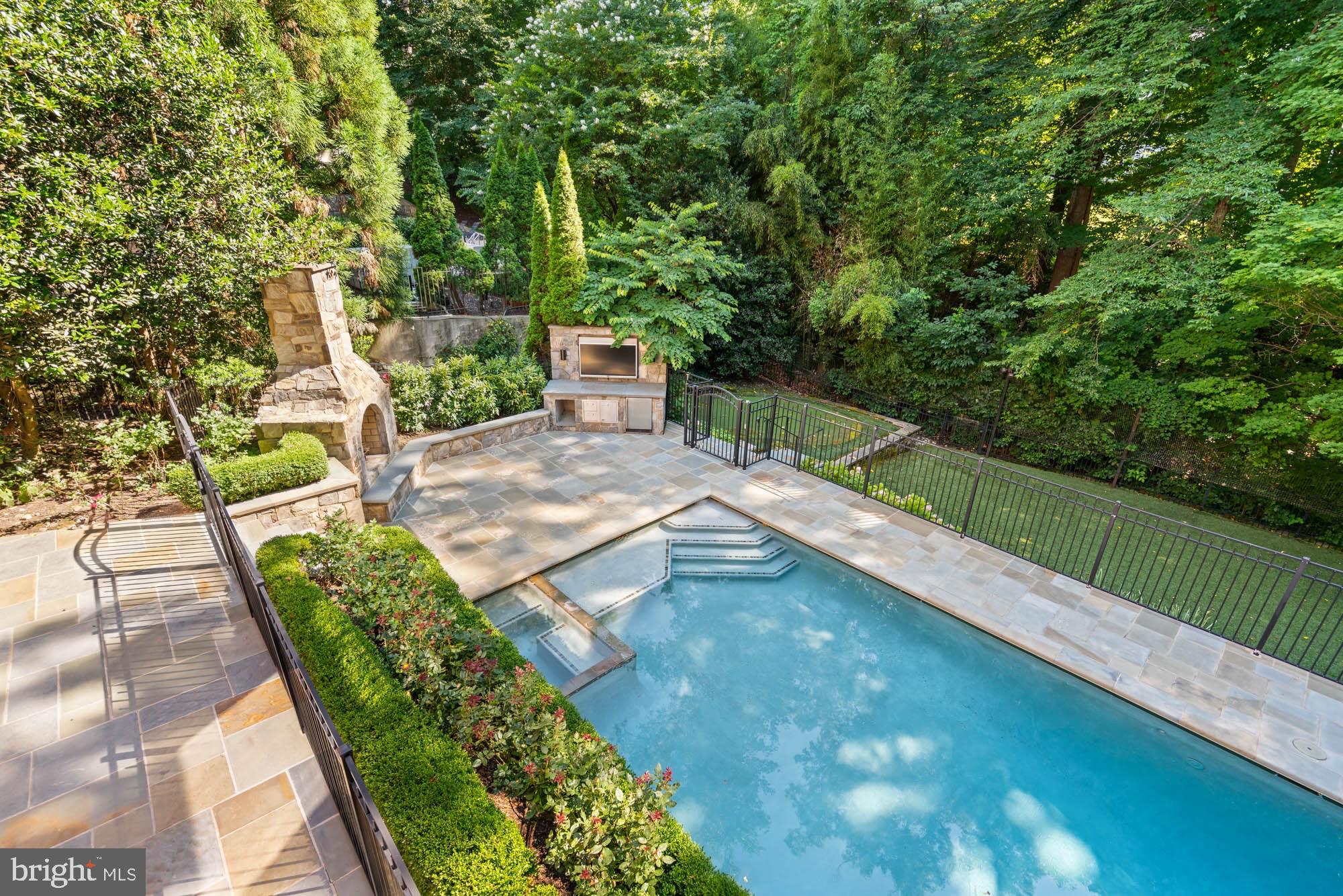 RIVER OAKS - Residential