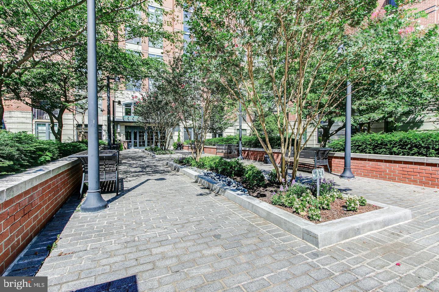 CLARENDON 1021 - Residential Lease