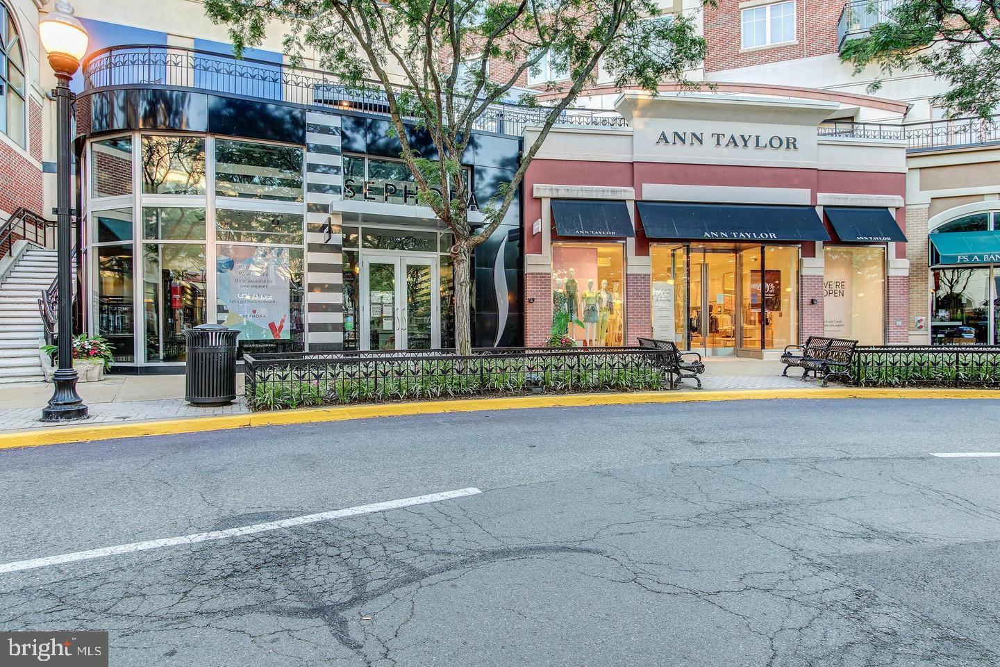 CLARENDON 1021 - Residential Lease