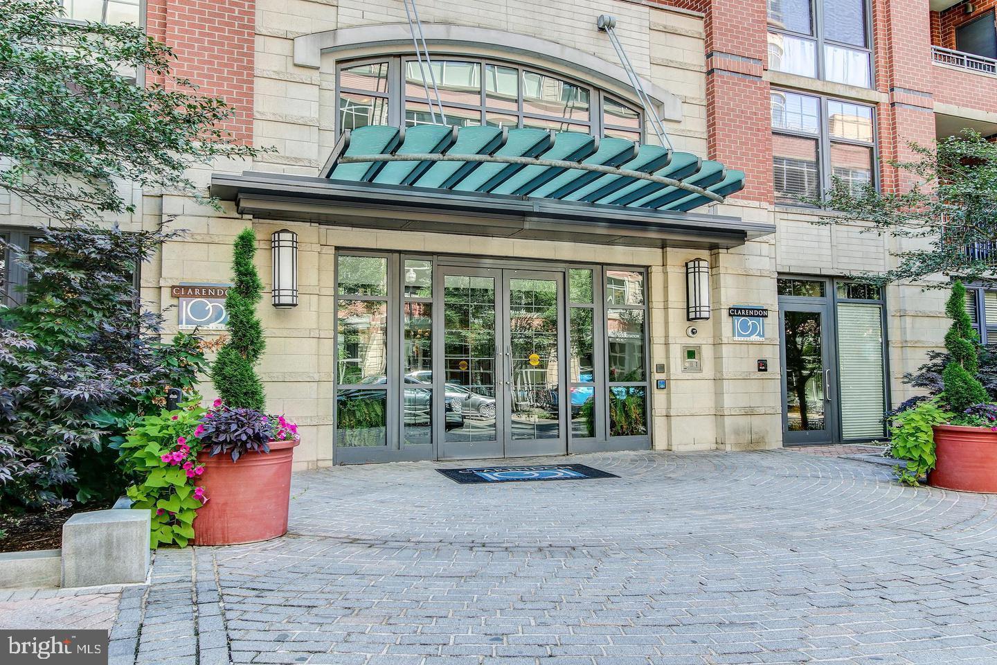 CLARENDON 1021 - Residential Lease