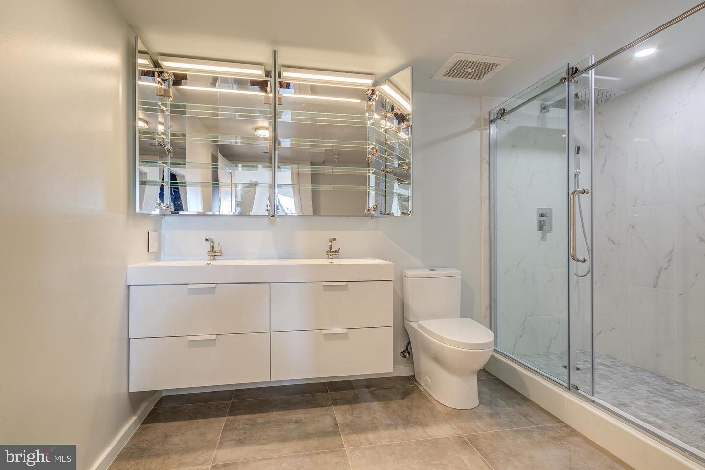 CLARENDON 1021 - Residential Lease