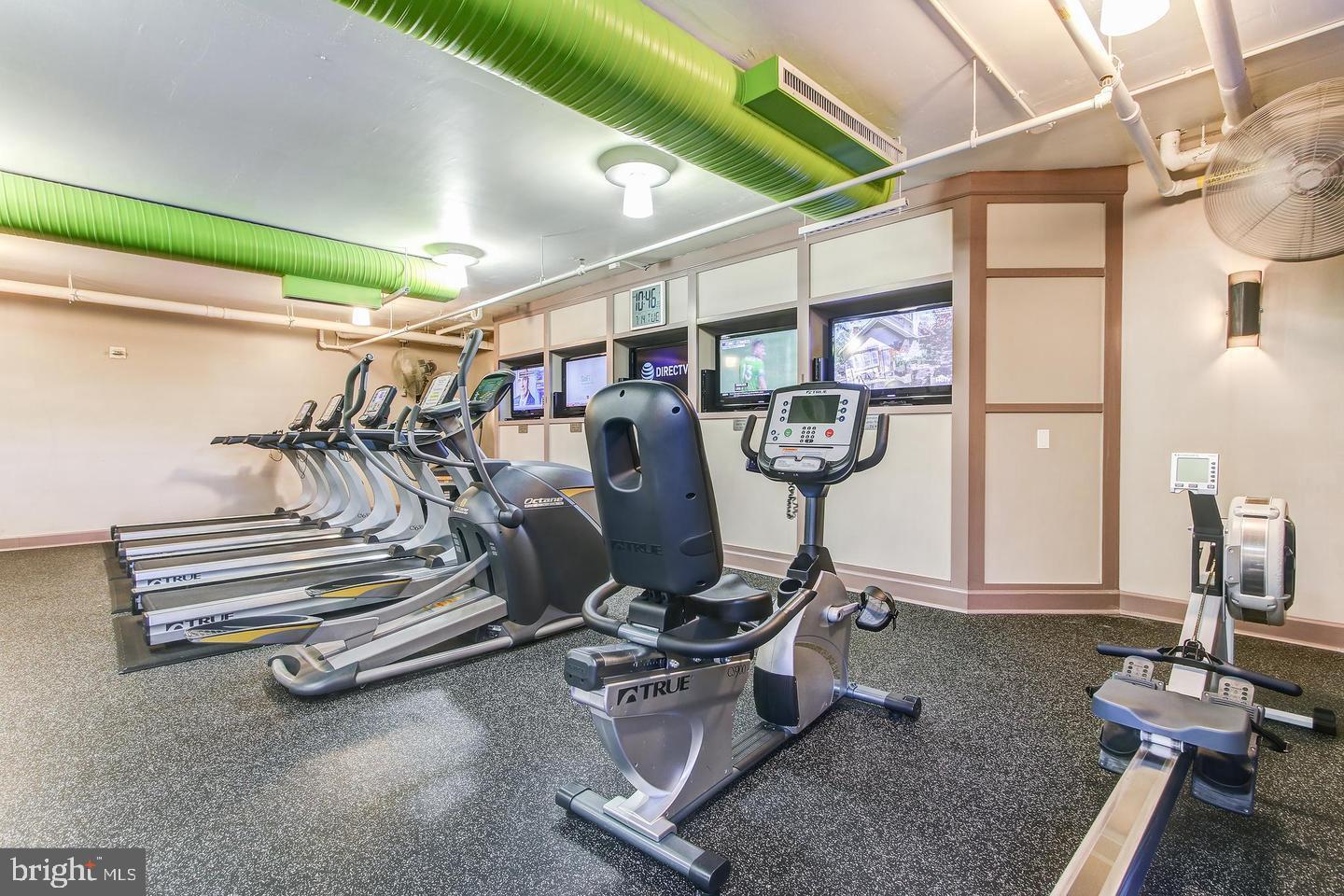 CLARENDON 1021 - Residential Lease