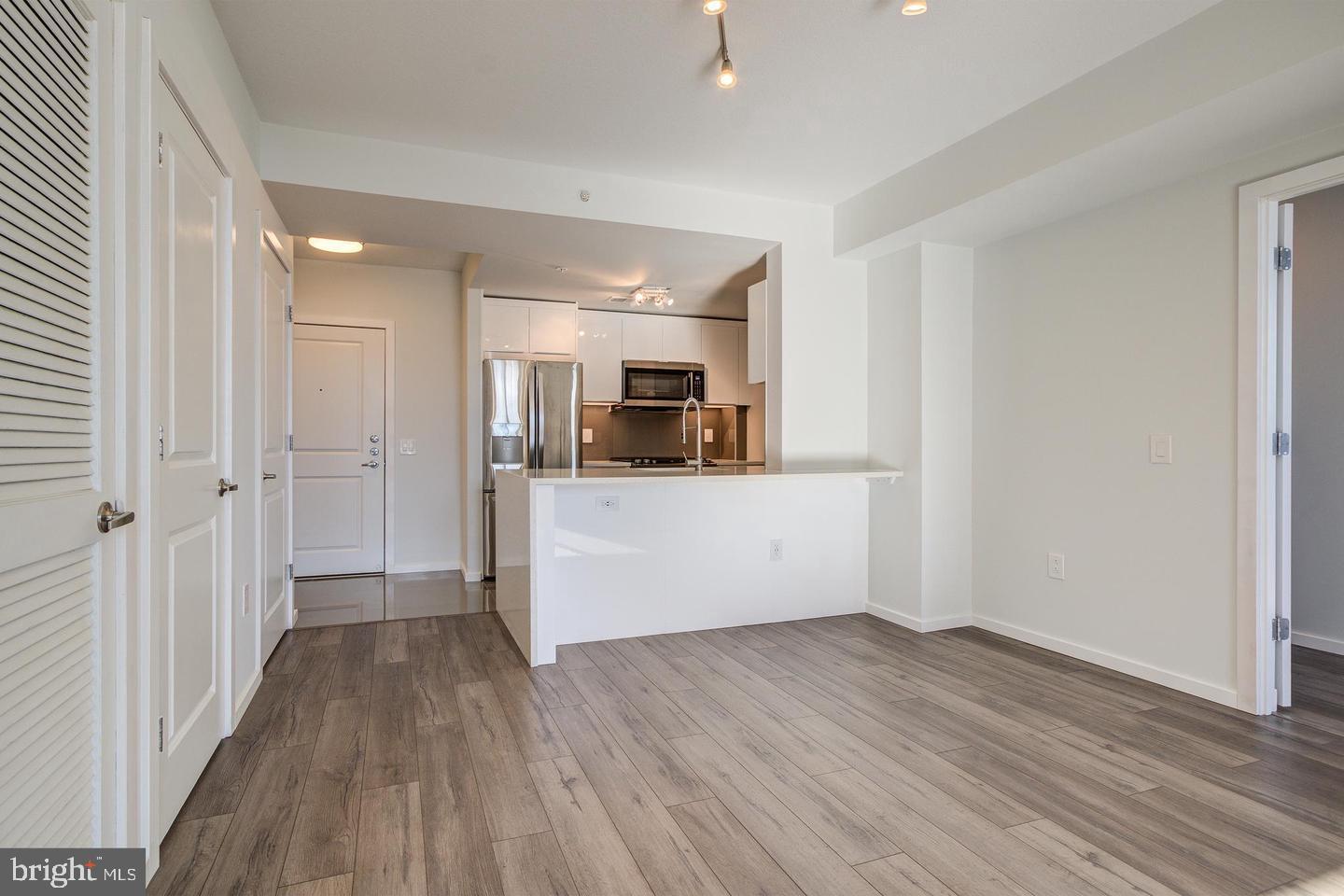 CLARENDON 1021 - Residential Lease