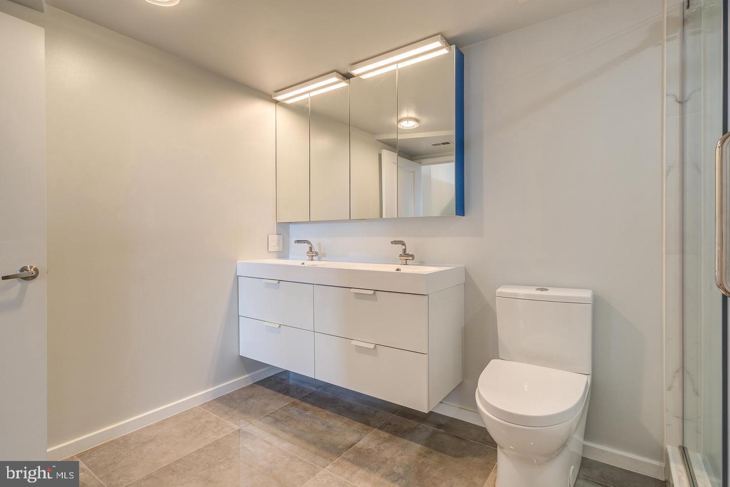 CLARENDON 1021 - Residential Lease