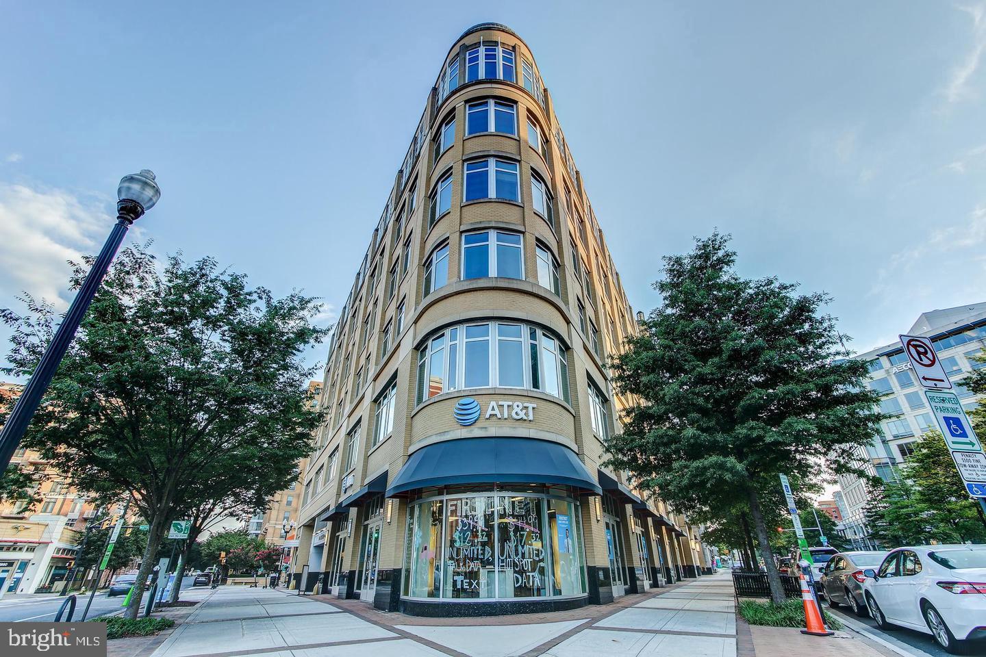 CLARENDON 1021 - Residential Lease