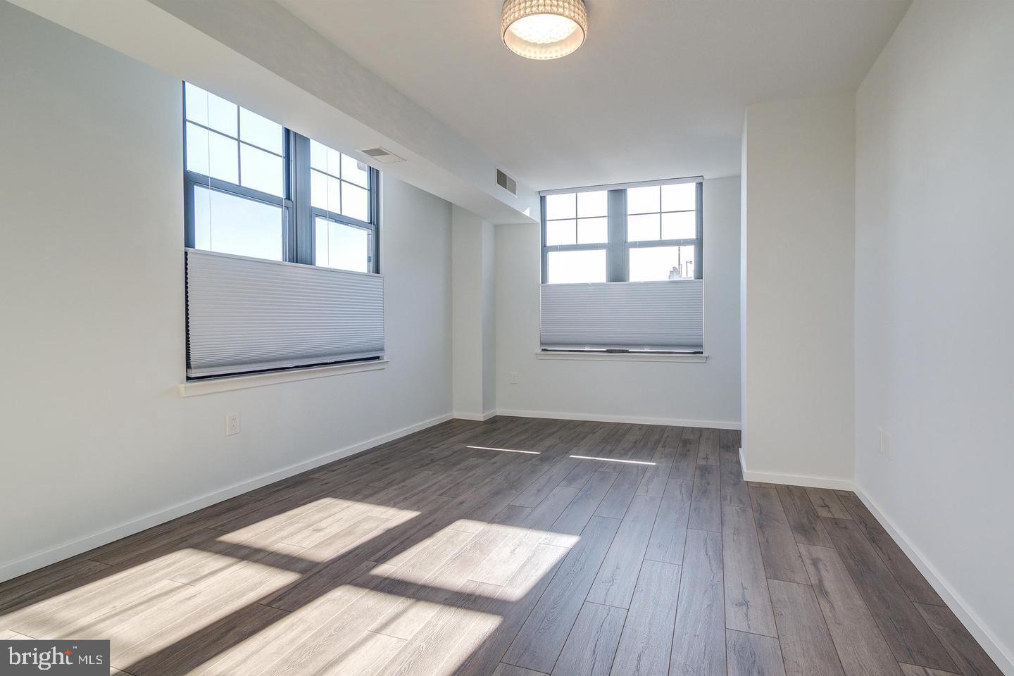 CLARENDON 1021 - Residential Lease