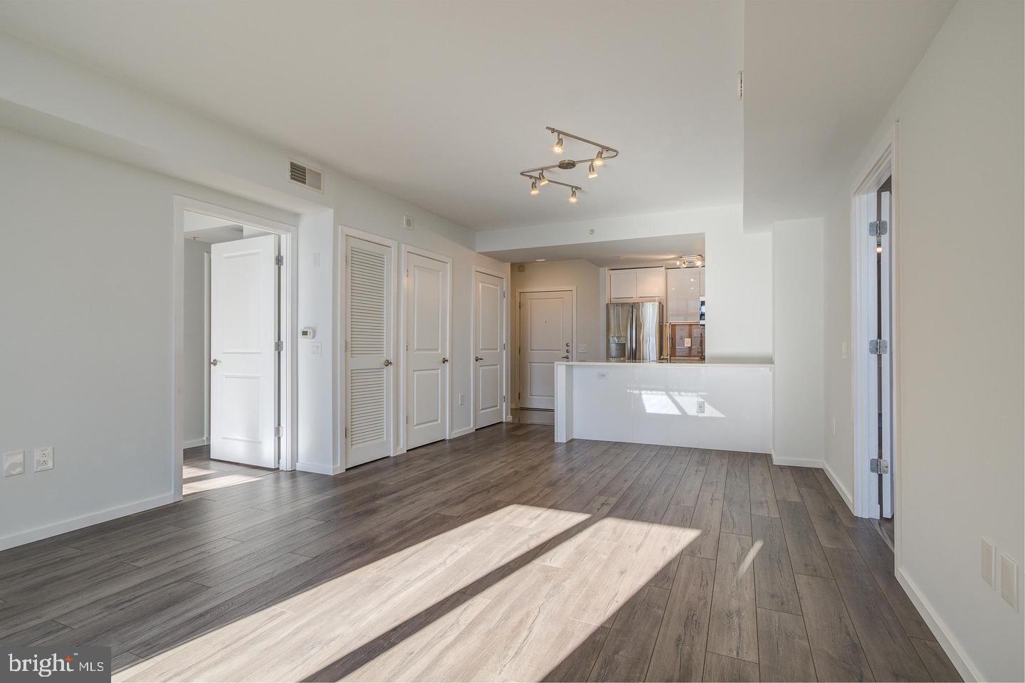 CLARENDON 1021 - Residential Lease