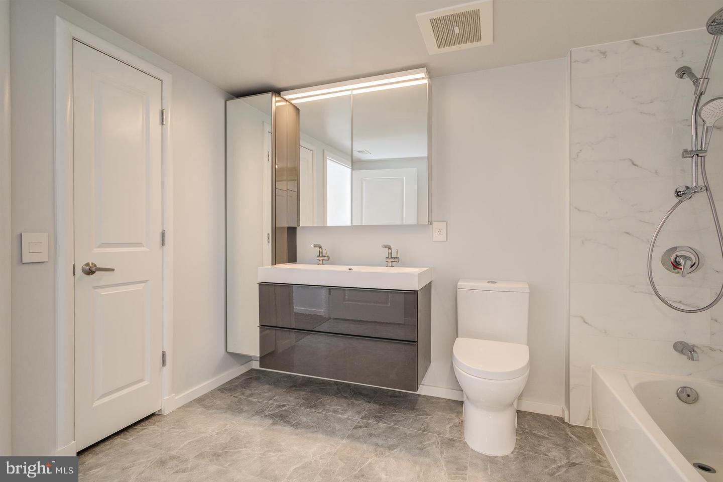 CLARENDON 1021 - Residential Lease