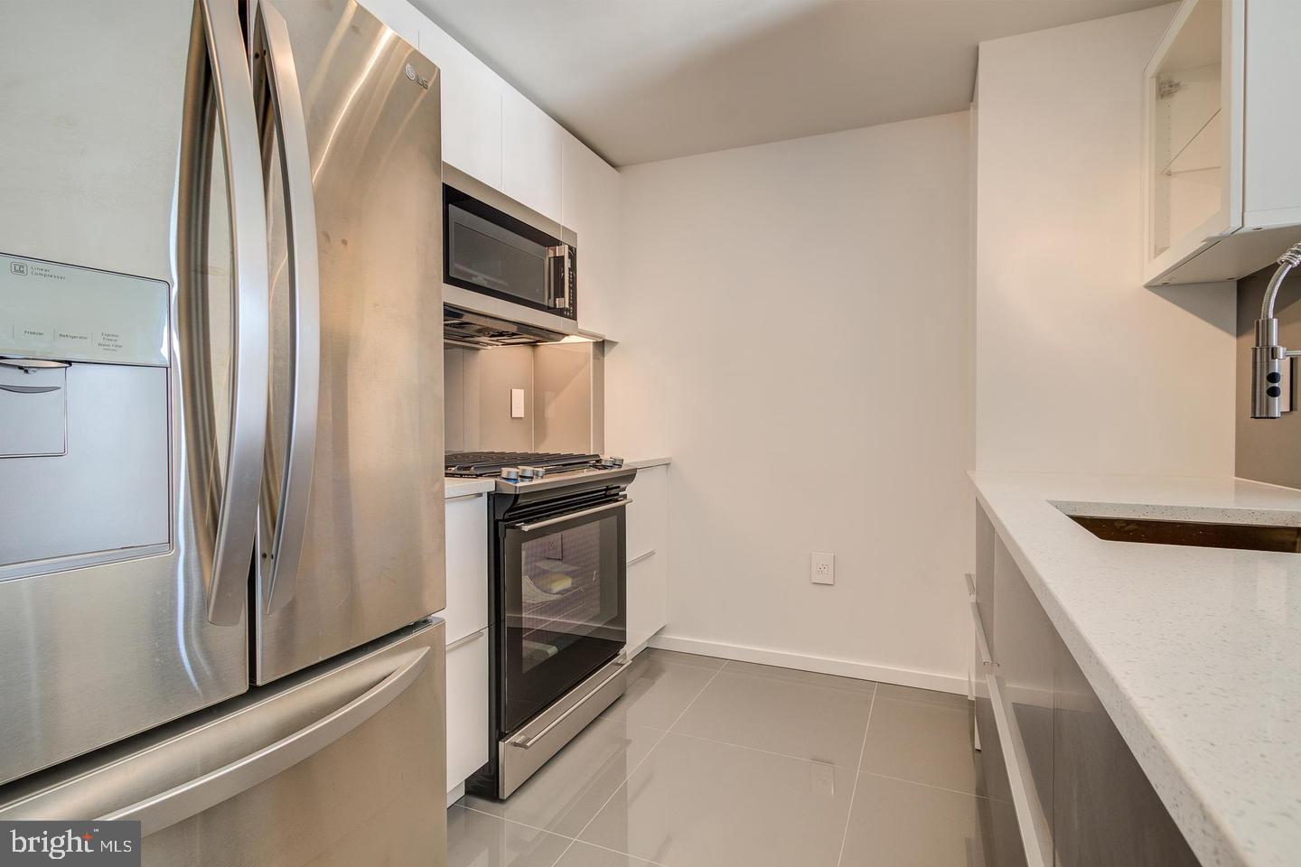 CLARENDON 1021 - Residential Lease