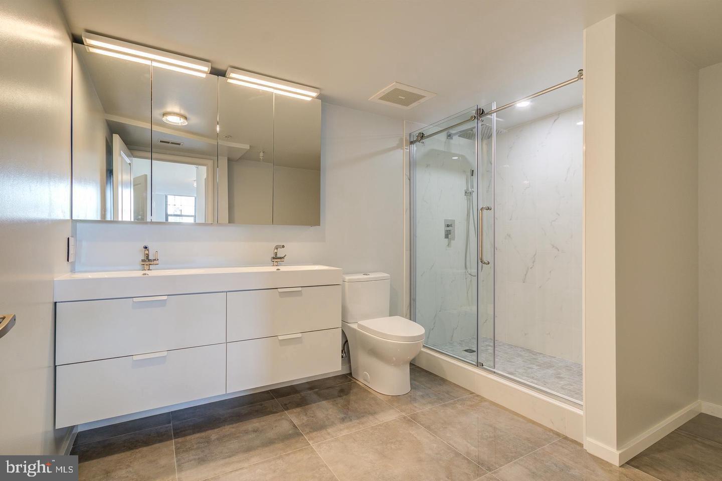 CLARENDON 1021 - Residential Lease