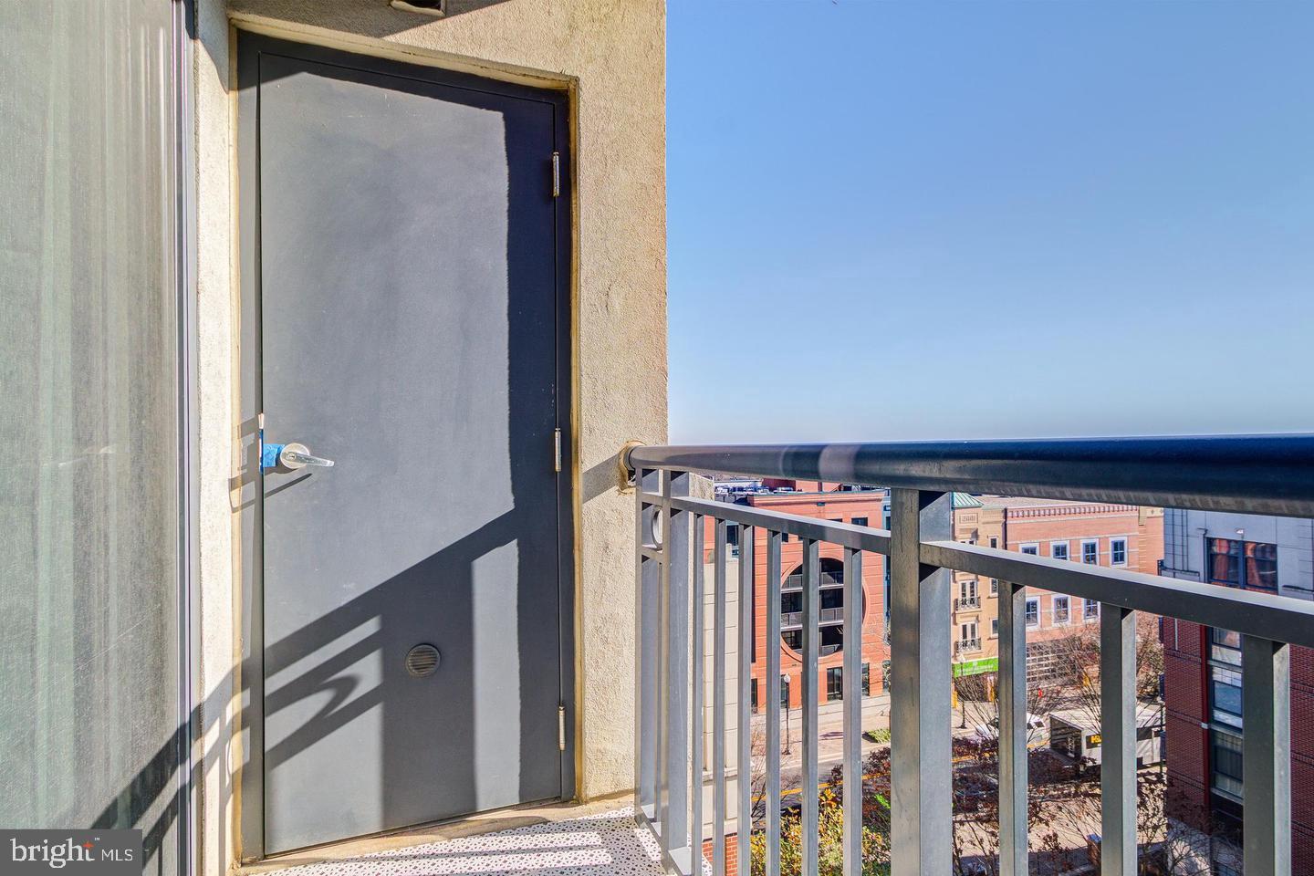 CLARENDON 1021 - Residential Lease