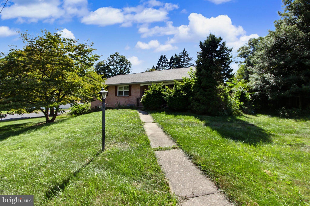Photo of 401 Penn View Drive, MILLERSVILLE, PA 17551 (MLS # PALA2095162)