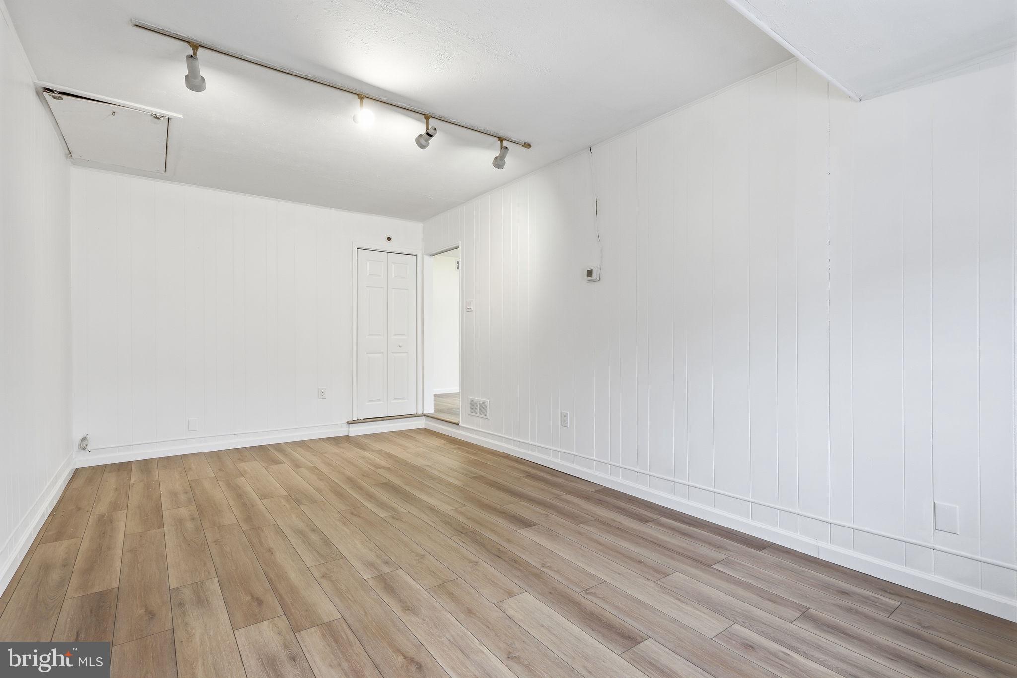 NESHAMINY VALLEY - Residential