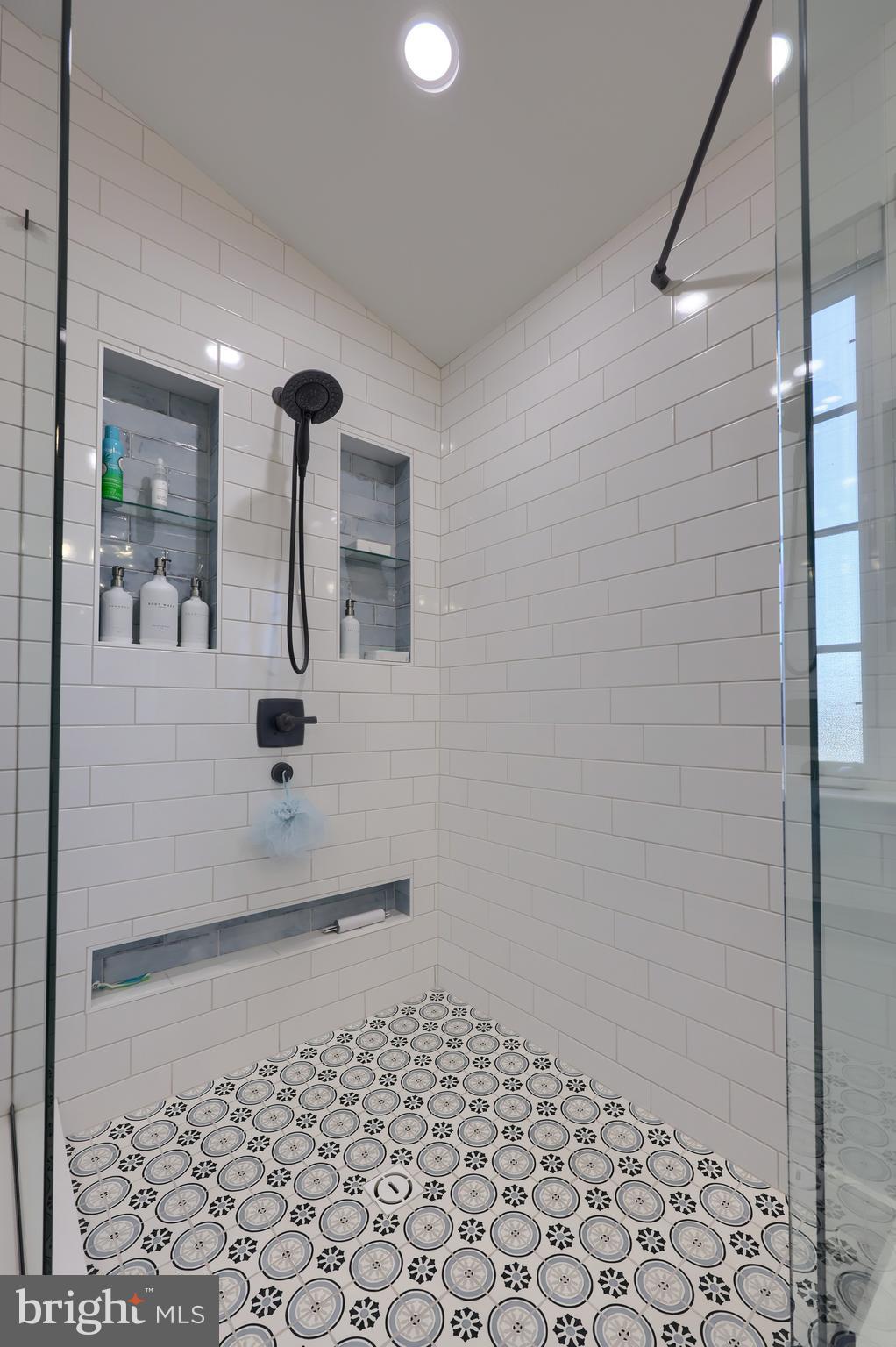 LAKEVIEW - Residential