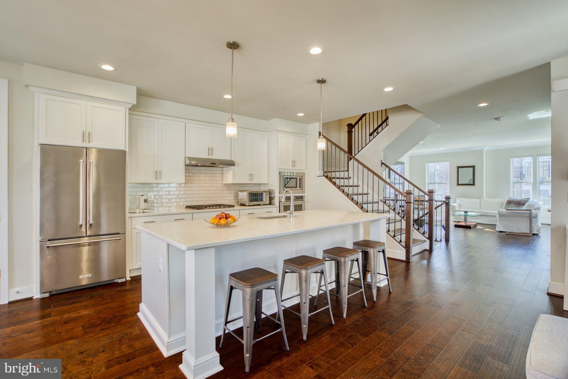 SUNRISE SQUARE - Residential