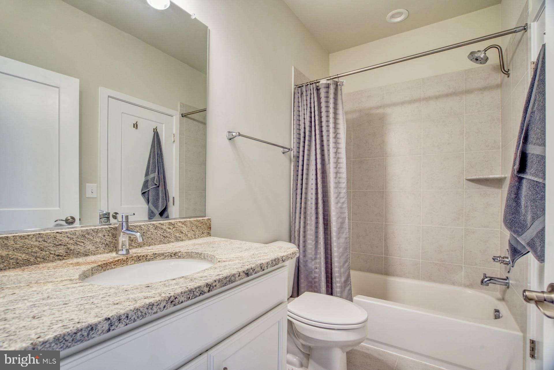 SUNRISE SQUARE - Residential