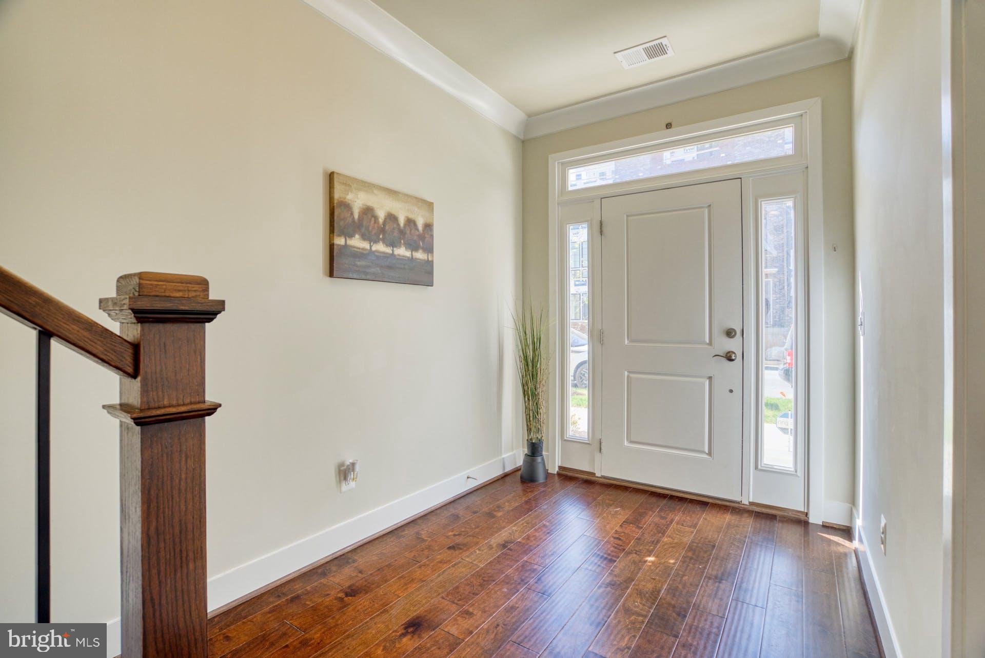 SUNRISE SQUARE - Residential