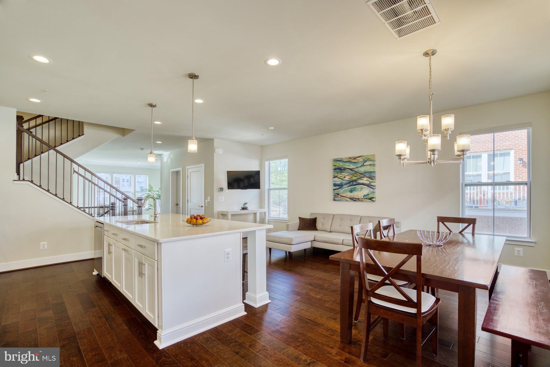 SUNRISE SQUARE - Residential