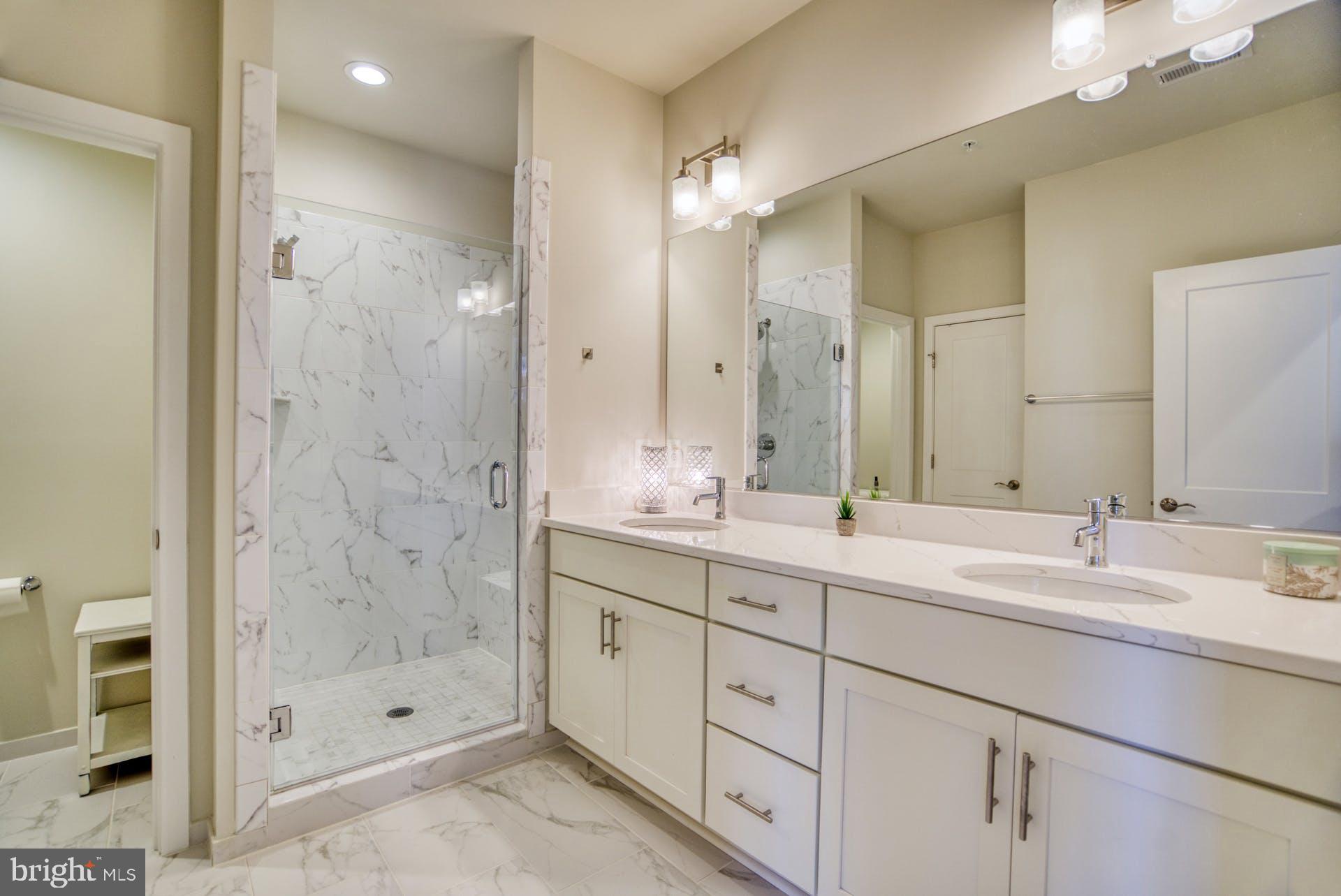 SUNRISE SQUARE - Residential