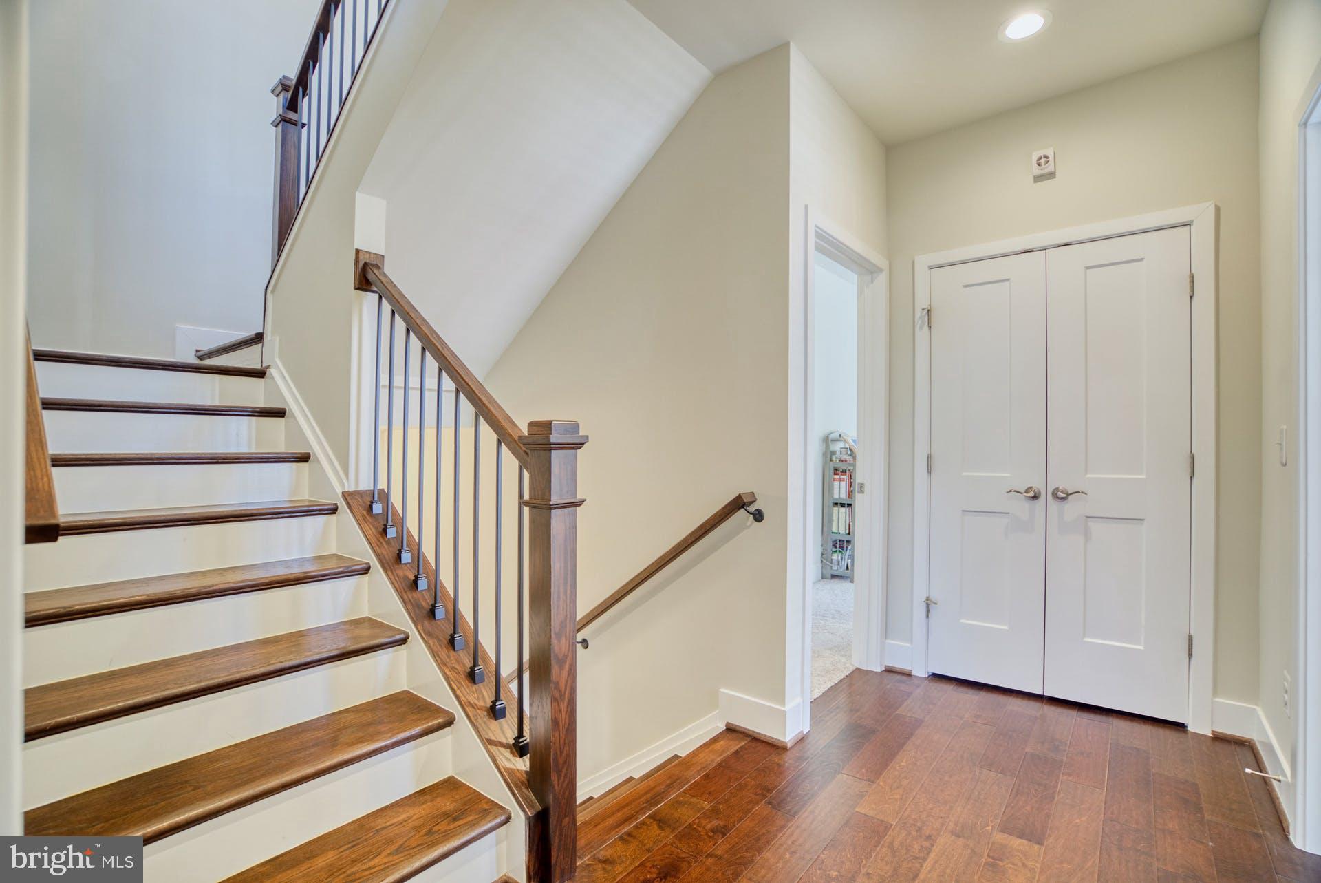 SUNRISE SQUARE - Residential