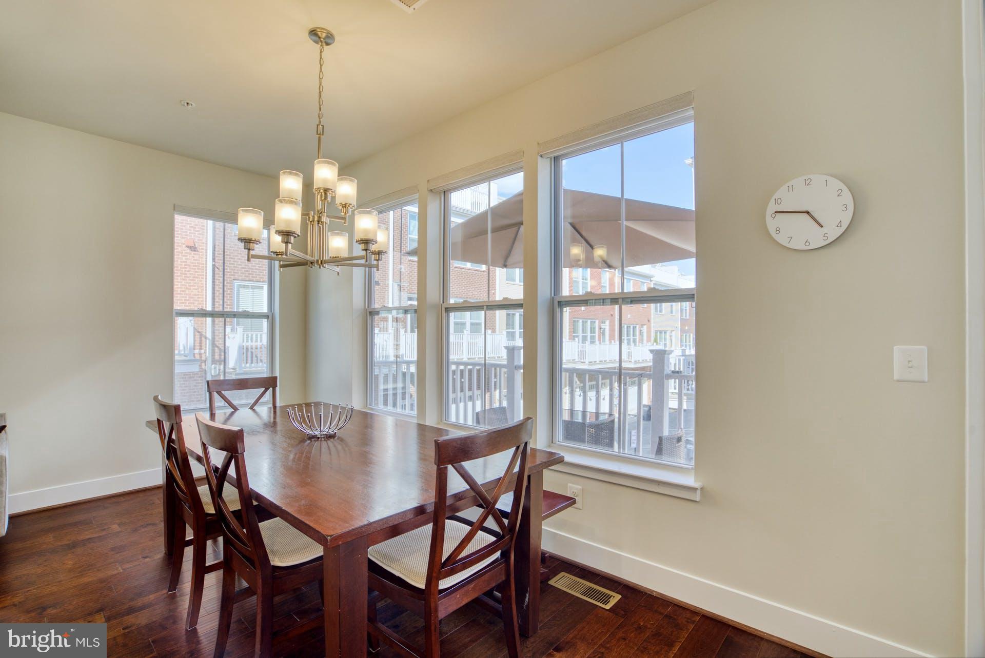 SUNRISE SQUARE - Residential