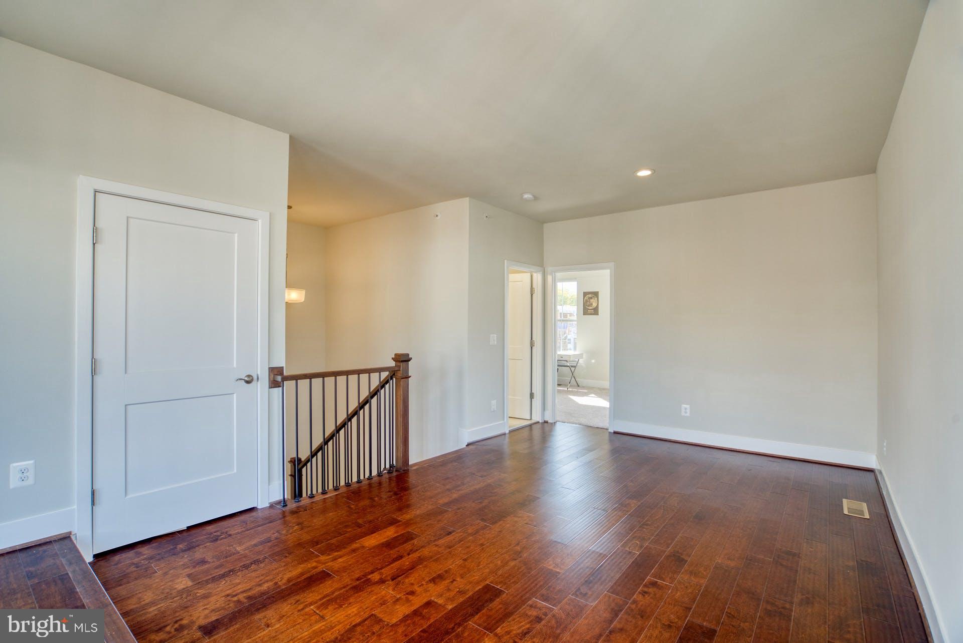 SUNRISE SQUARE - Residential