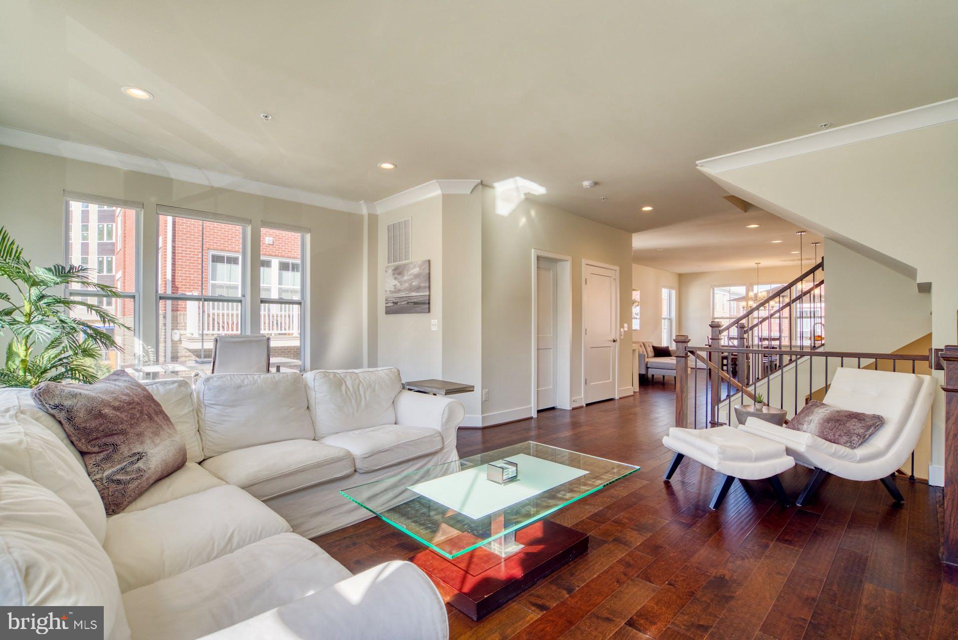 SUNRISE SQUARE - Residential