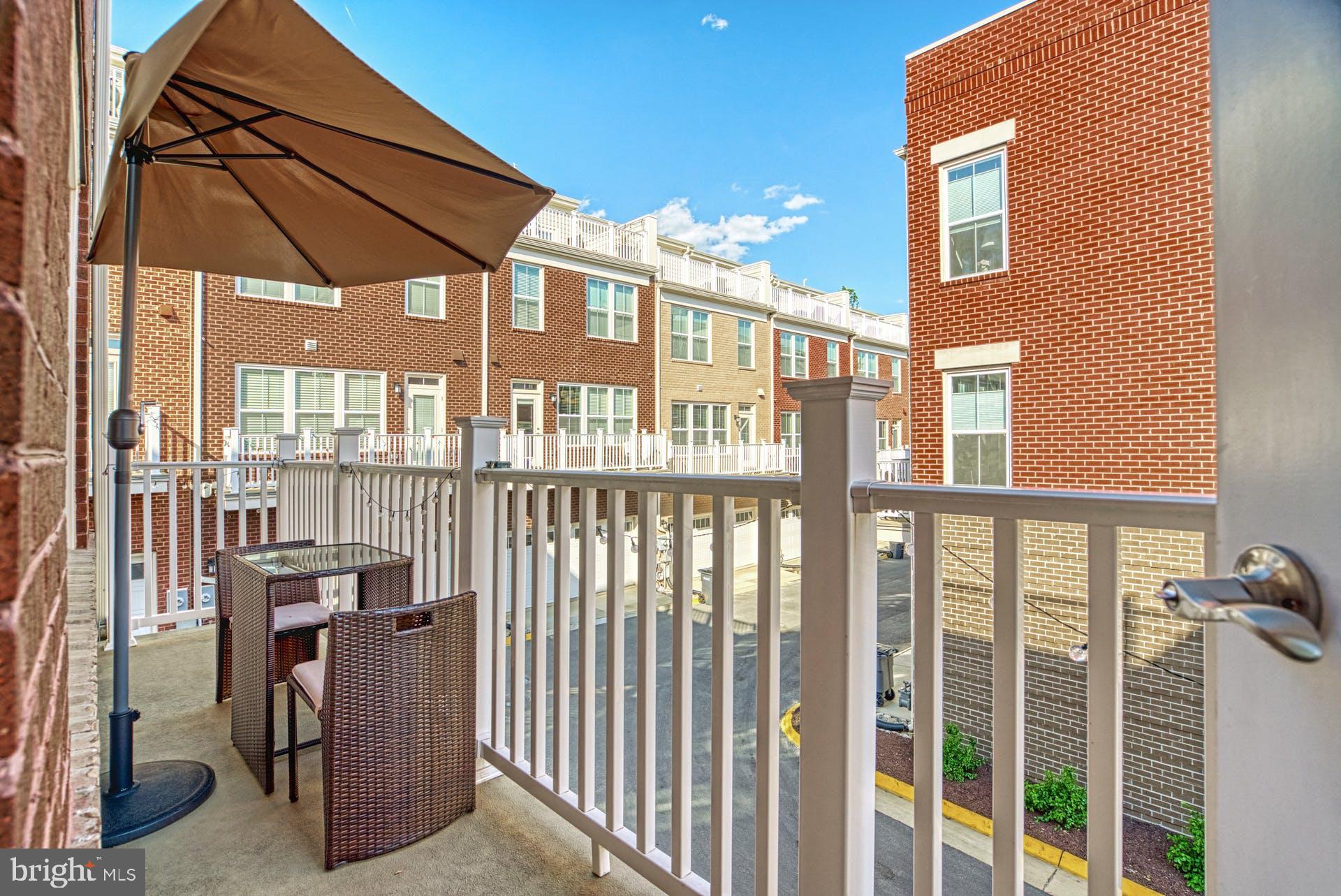 SUNRISE SQUARE - Residential