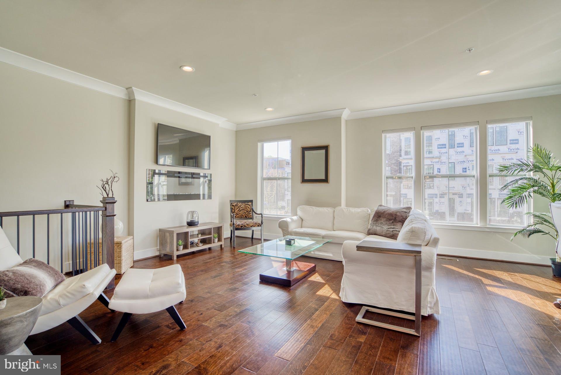 SUNRISE SQUARE - Residential