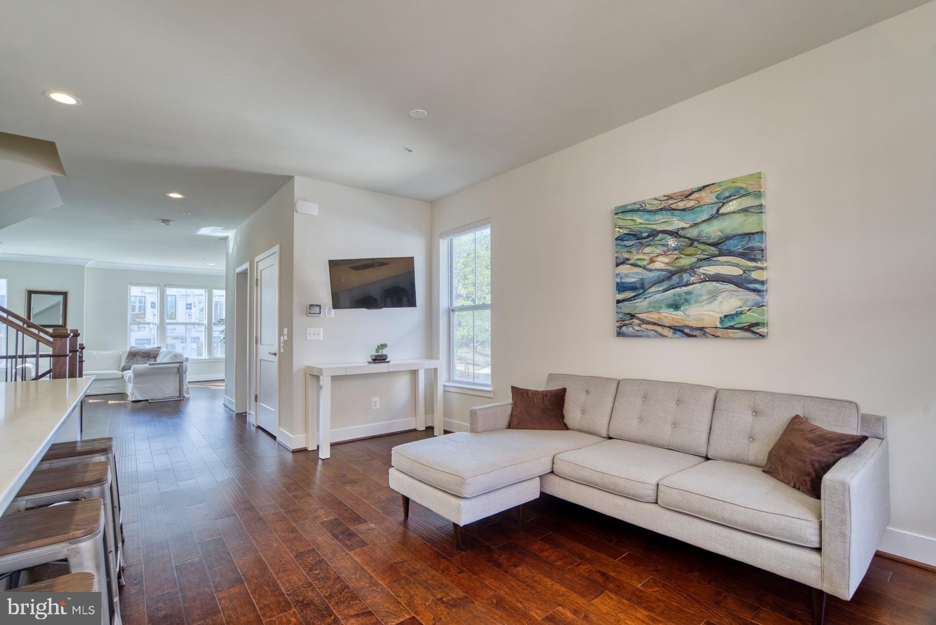 SUNRISE SQUARE - Residential