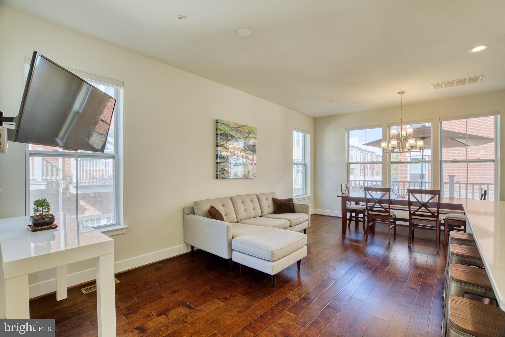 SUNRISE SQUARE - Residential