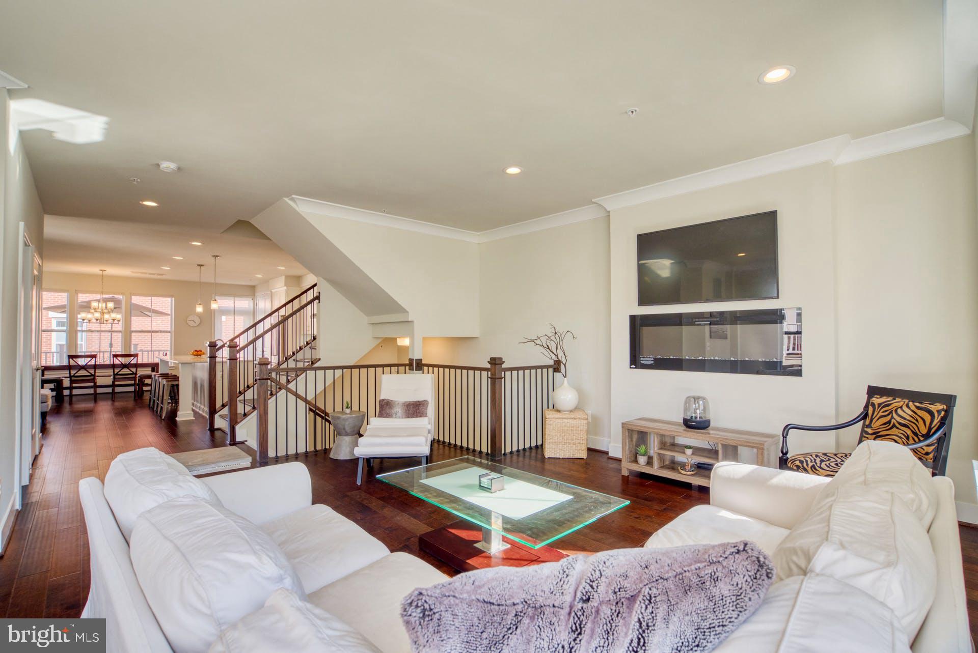 SUNRISE SQUARE - Residential