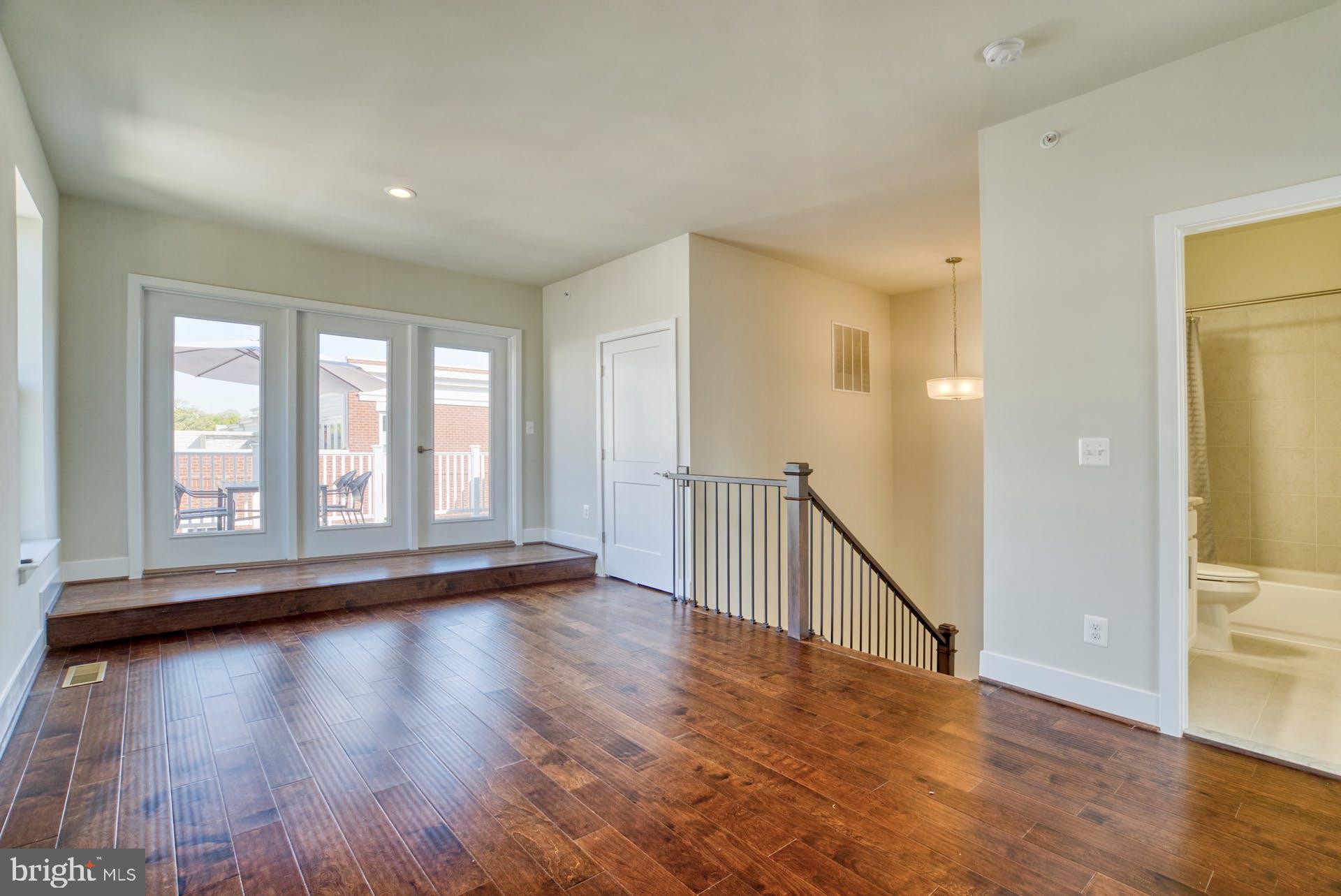 SUNRISE SQUARE - Residential