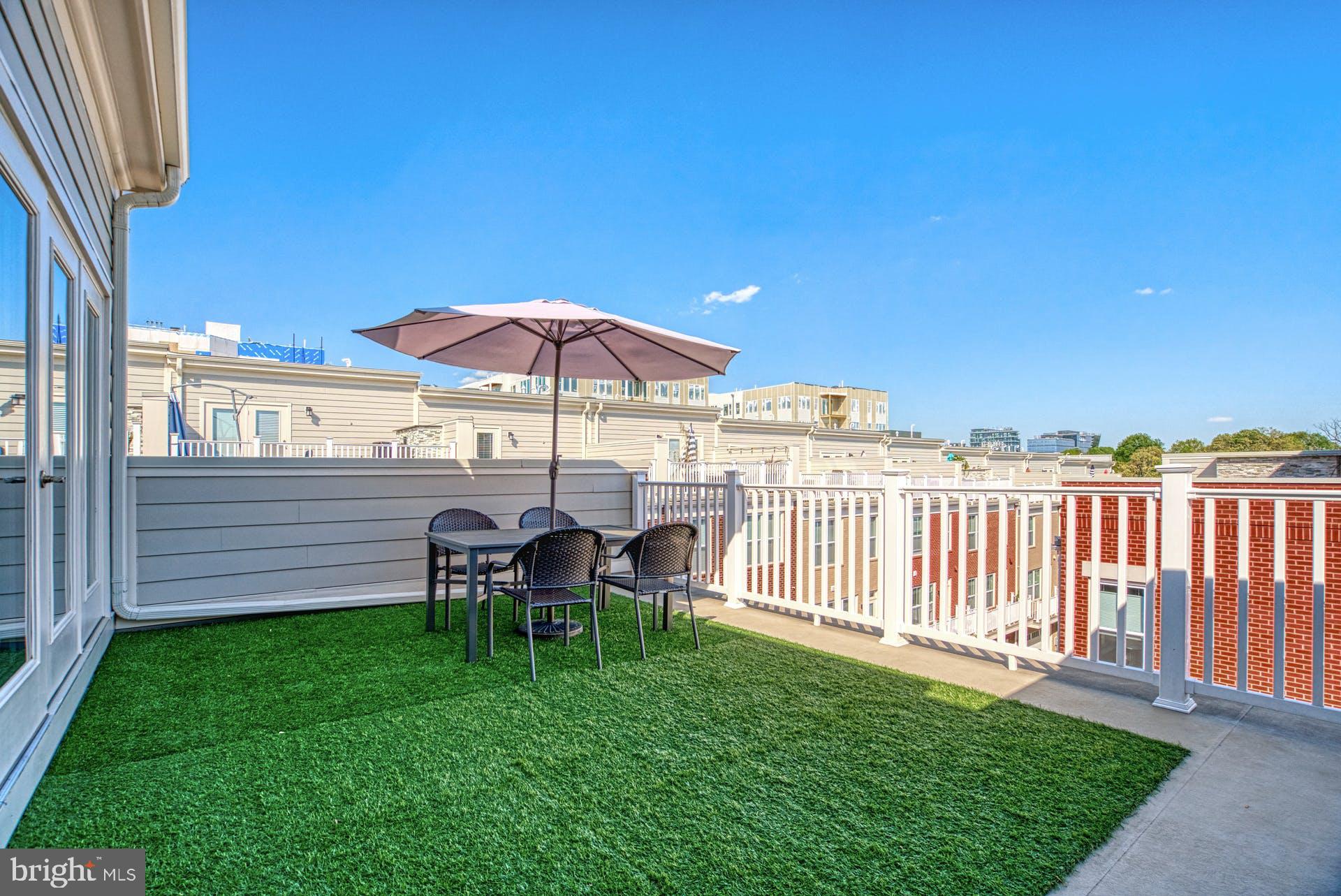 SUNRISE SQUARE - Residential