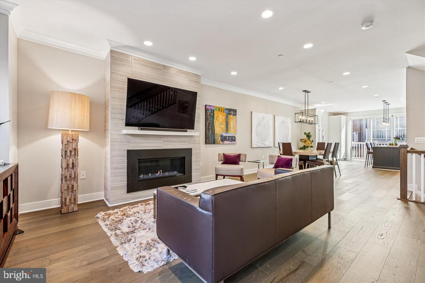 10340 GROSVENOR PLACE