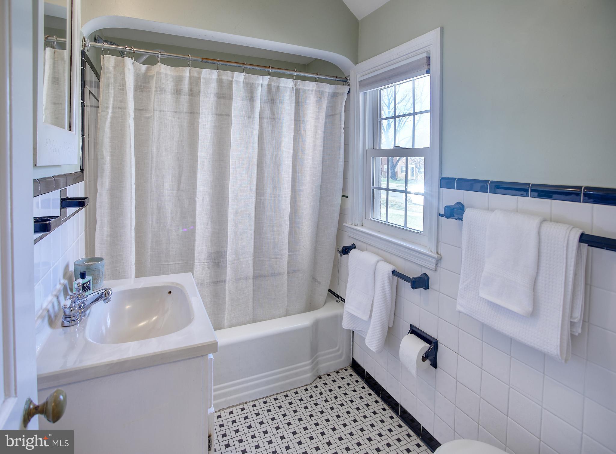 DULANEY MANOR - Residential