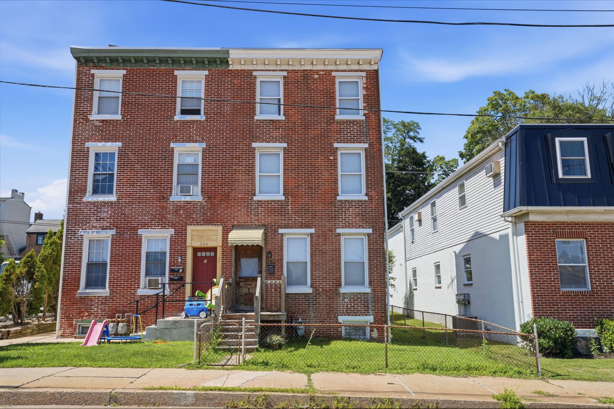251 E MARKET ST