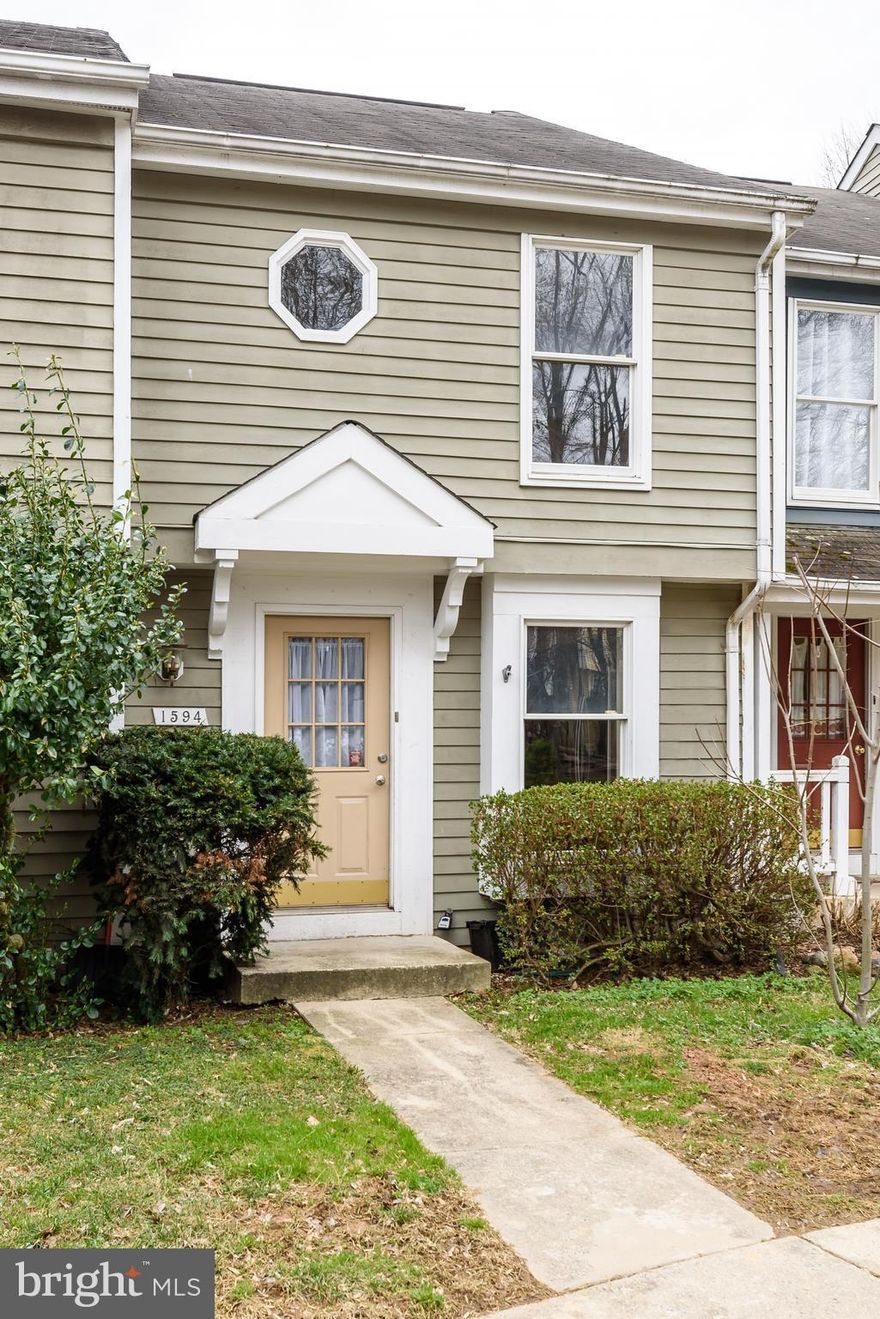 2 bedroom, 1.5 bath townhome in great location. Light and bright main level features hardwoodfloors throughout, spacious family room with fireplace and kitchen with granite countertops, stainless steelappliances and plenty of cabinet space. Upstairs are two roomy bedrooms and a full bath. Master suite hasabundant natural light and vanity. Finished walk-out lower level, back to trees!