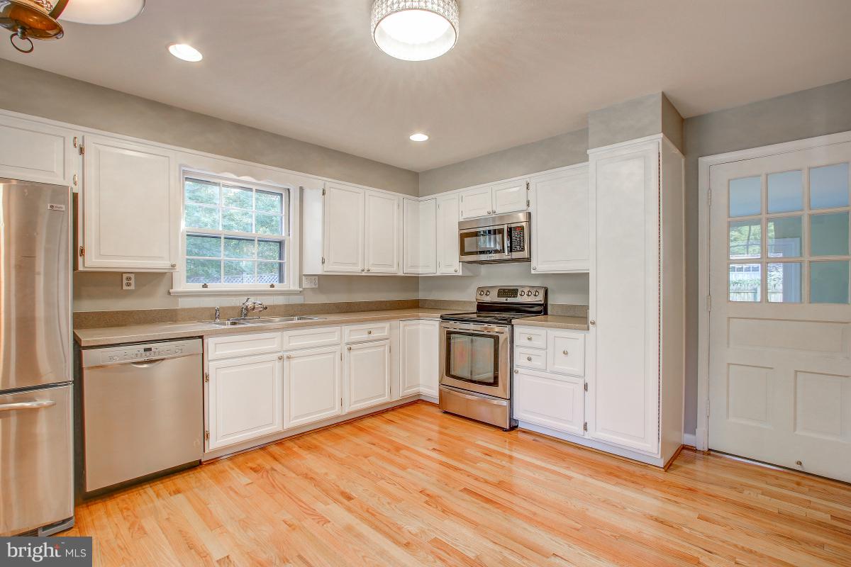 BRADLEY HILLS - Residential Lease