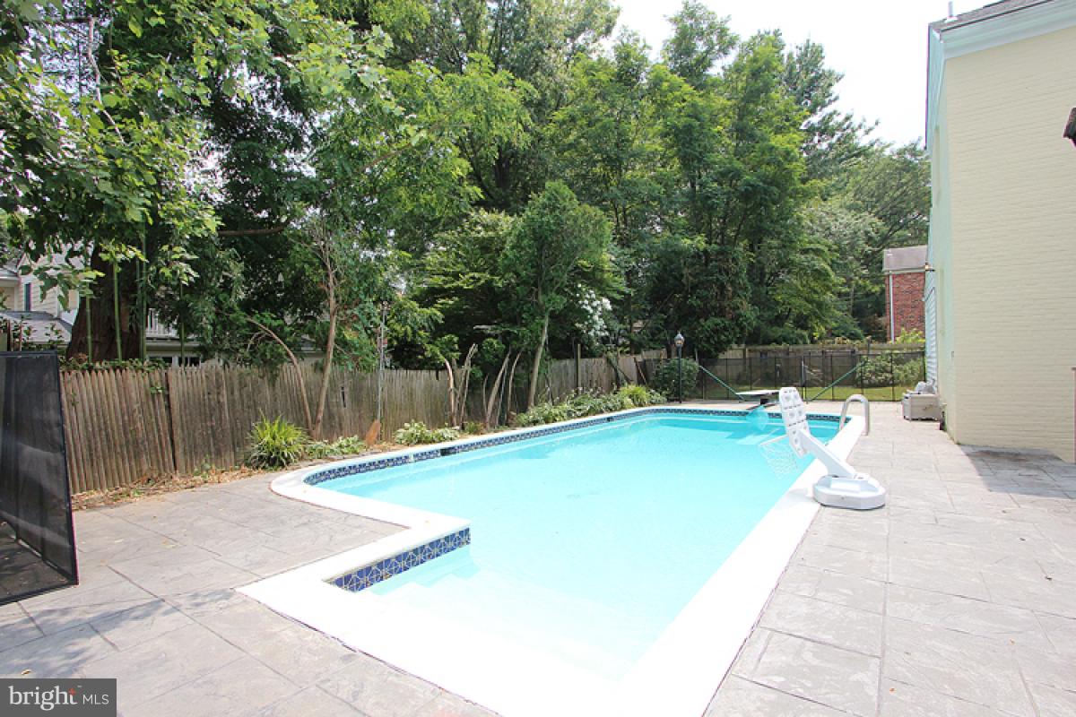 BRADLEY HILLS - Residential Lease