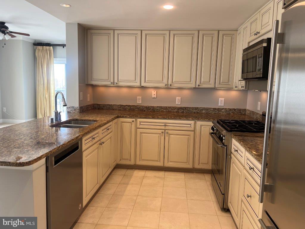 RESIDENCES AT PARK PLACE - Residential Lease