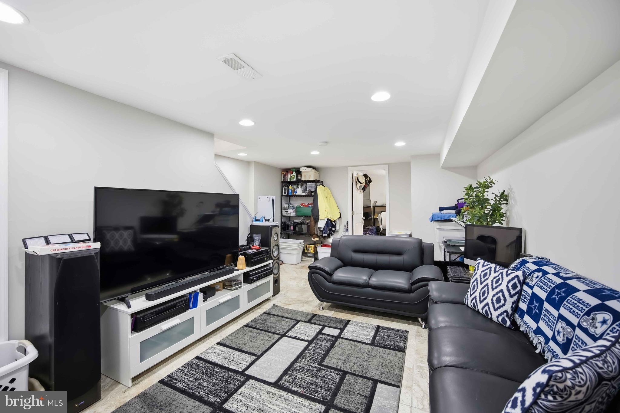 WEST OAK LANE - Residential