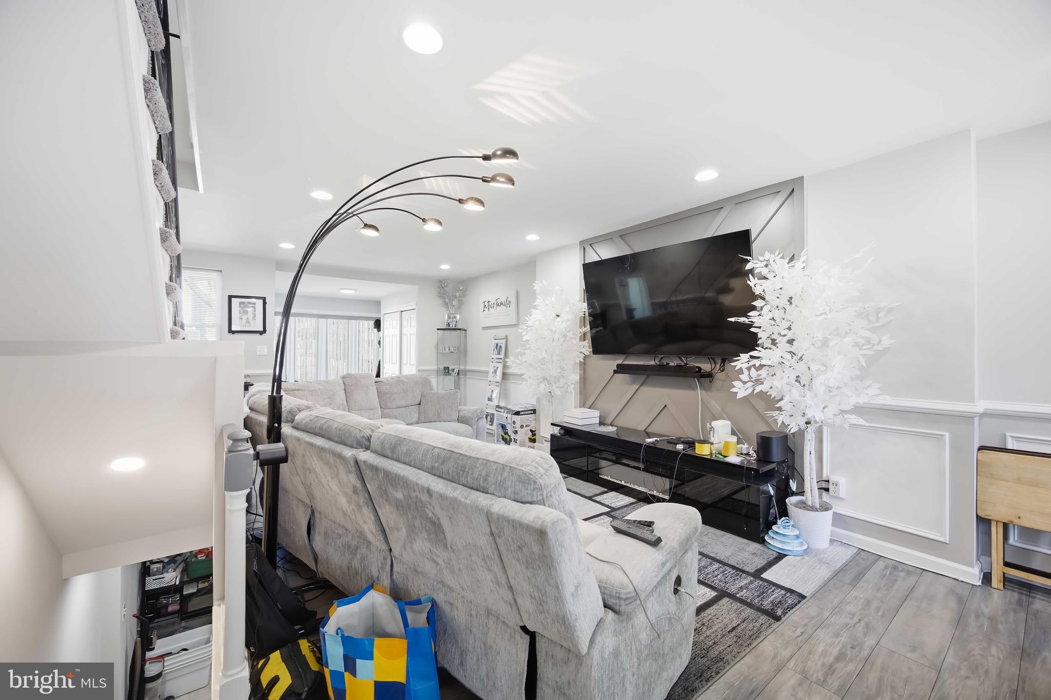 WEST OAK LANE - Residential