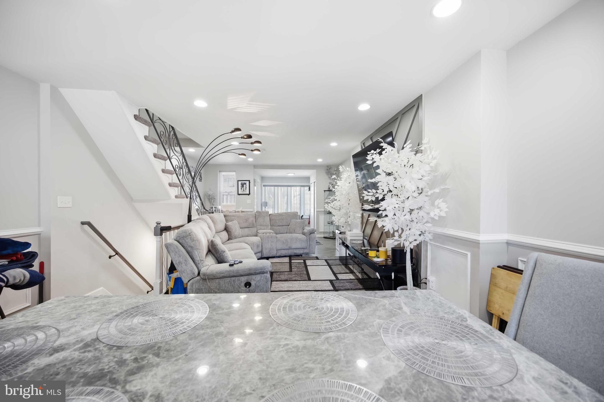 WEST OAK LANE - Residential