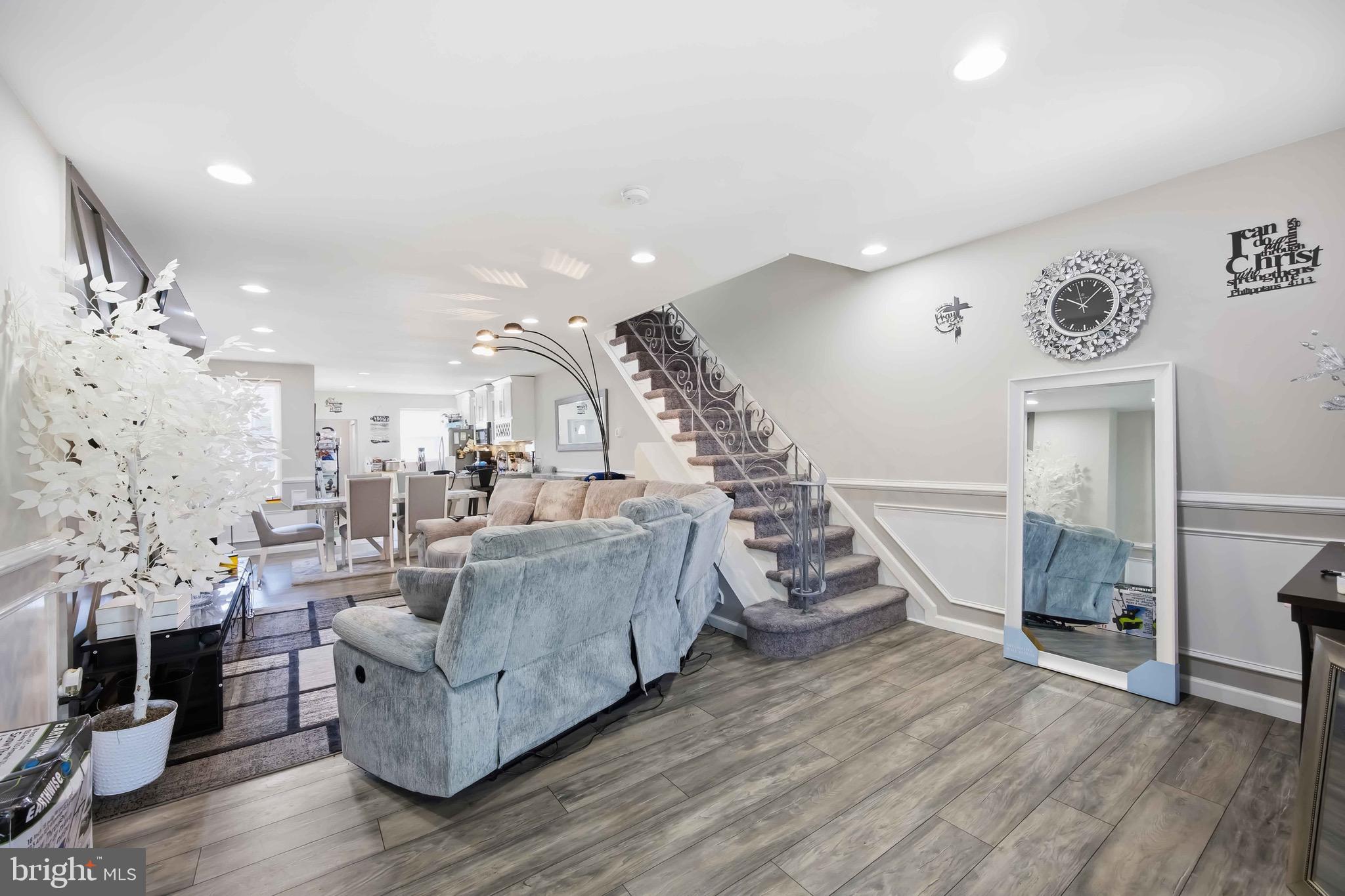 WEST OAK LANE - Residential