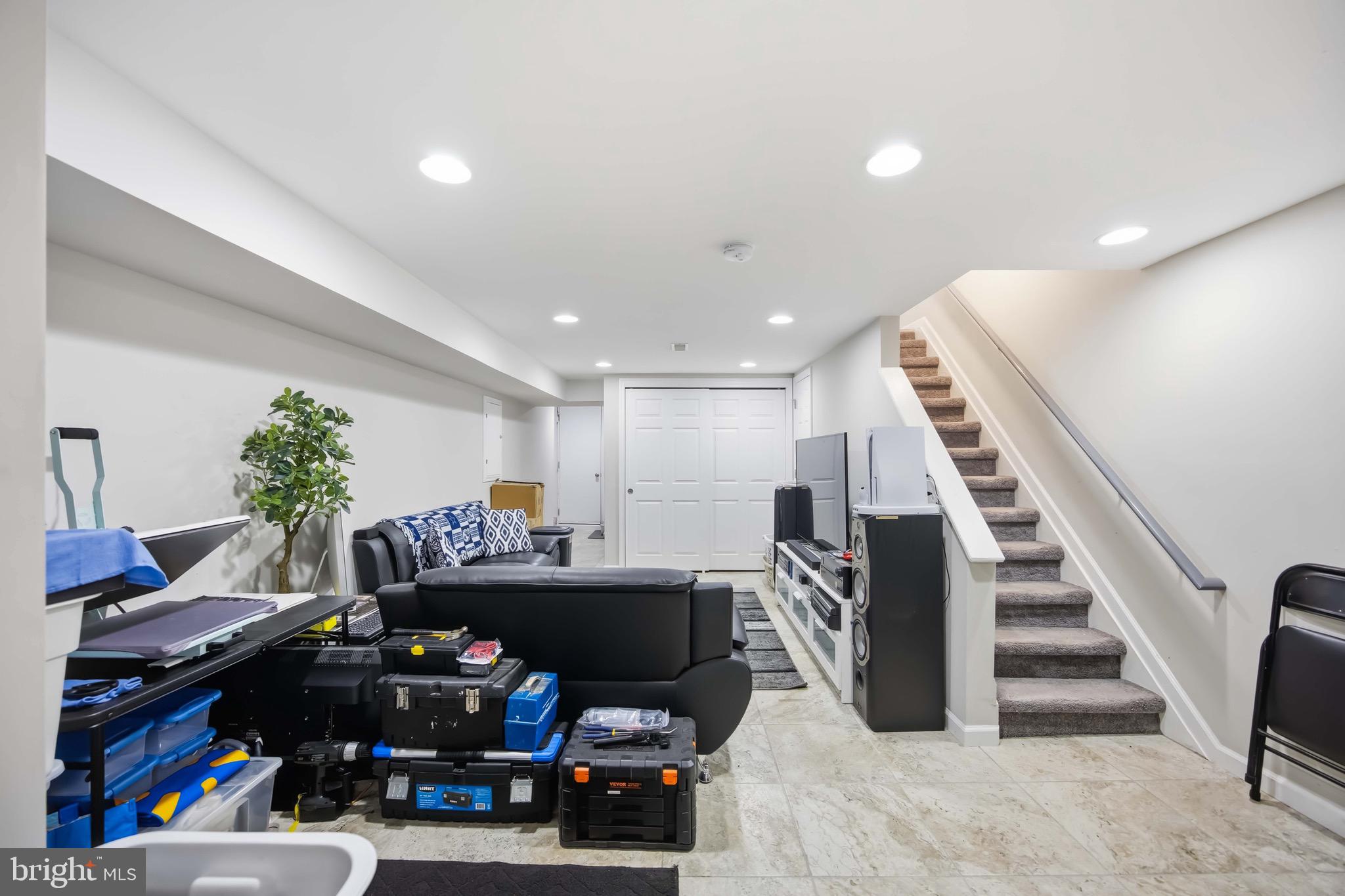 WEST OAK LANE - Residential