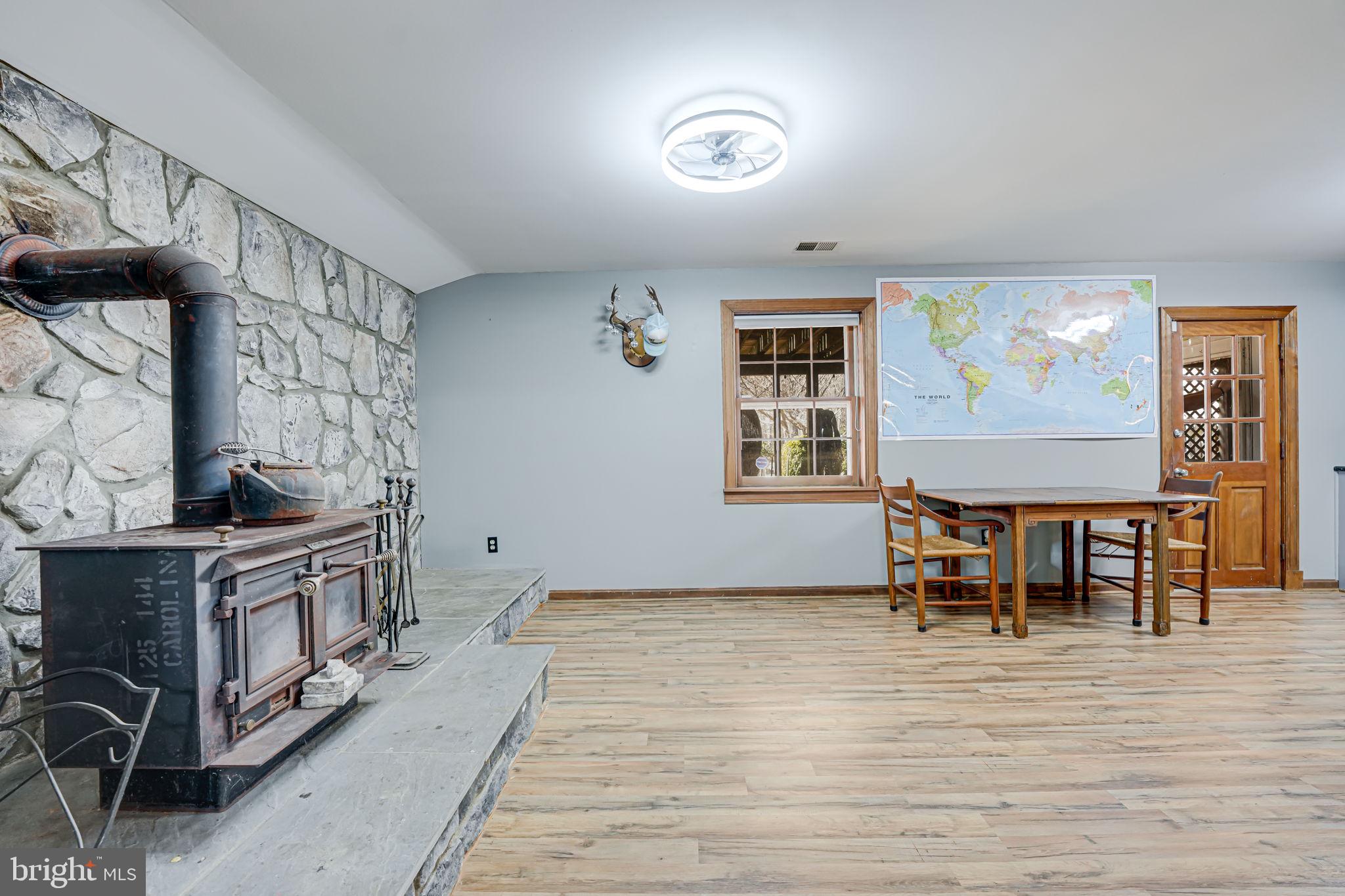 MOSBY WOODS - Residential