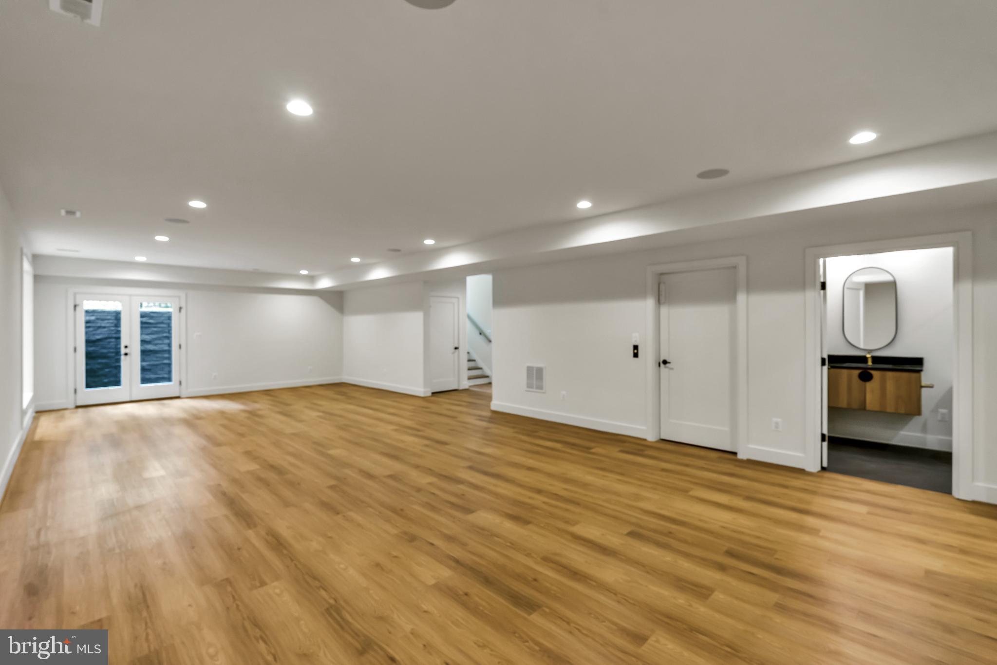 WESTWOOD MANOR - Residential